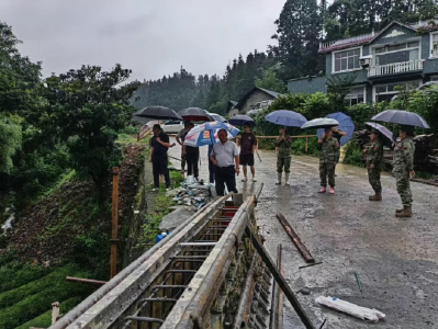 闻“汛”而动！鹤峰贺英女子民兵连风雨中展现“她”力量
