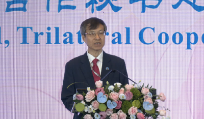 东湖对话 | 中日韩合作秘书处秘书长李熙燮：三国应携手共同应对挑战 