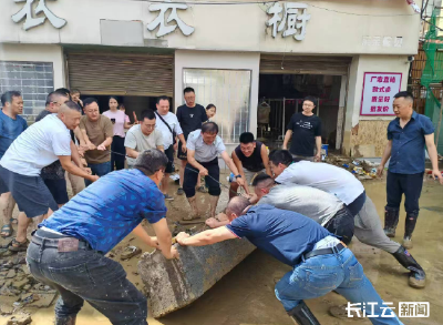 闻“汛”而动 筑牢咸丰暴雨通信“生命线”