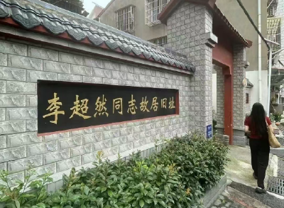 宜昌这所学校的操场上，有一座纪念碑……