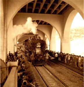 高铁列车过长江，要用几分钟？