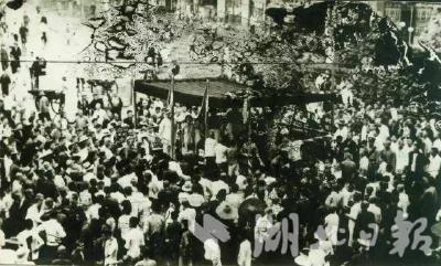 荆楚文物里的抗战记忆｜50万民众献金百万！荷兰导演拍下1938年武汉街头动人一幕