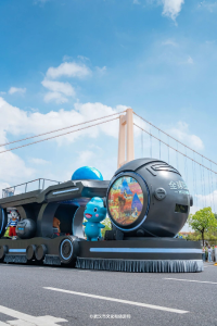 闪现武汉街头的花车，究竟有什么来头？