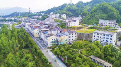 听，移民村里的9份《党员公约》