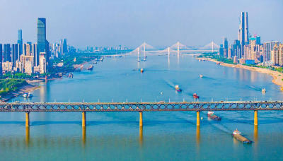 唯一被毛主席写进诗词的现代建筑，在武汉！