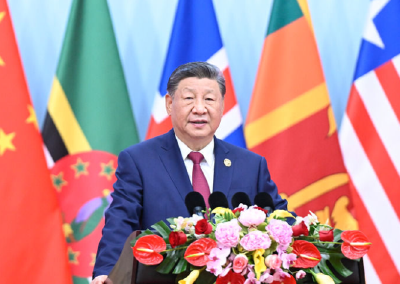 习近平出席全球妇女峰会开幕式并发表主旨讲话