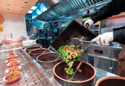 武汉“智慧大厨”在全球万家餐厅掌勺