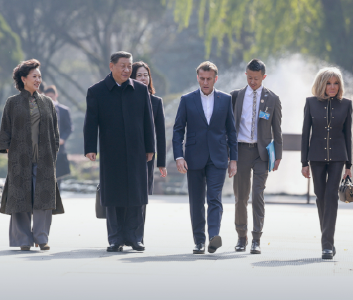 拾光纪·习近平主席同马克龙总统交流互动的经典瞬间