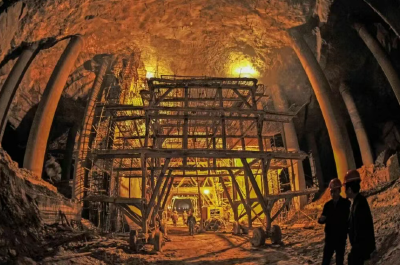 宜昌向西，377公里铁路为何这么“贵”？