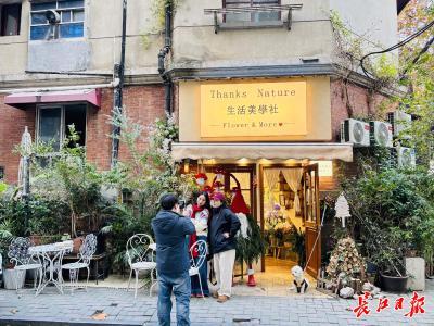 百年老街成“天然摄影棚”