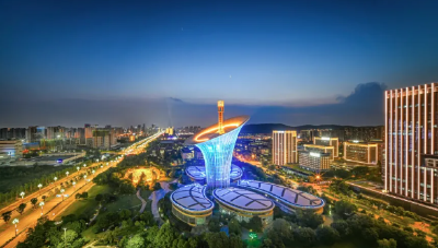 就业长在产业上