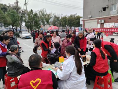 一头挑着民生冷暖，一头连着文明新风--"文明小货郎"打通服务群众"最后一米"