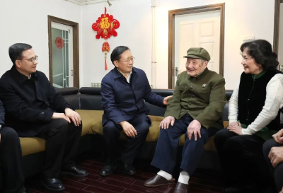 王忠林李殿勋等省领导走访慰问老党员和生活困难党员、困难群众