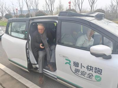 全球第四大车企老总来武汉，专门去坐了萝卜快跑