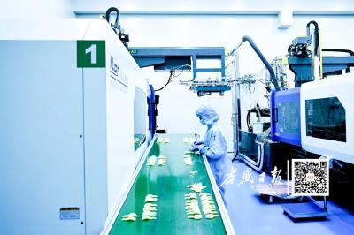 没想到吧？十桶泡面里，有三把叉子出自孝感这里→