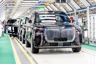 07489敲钟！央国企高端新能源汽车第一股来了