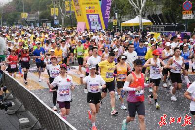 春日汉马，一路奔跑的英雄赞歌