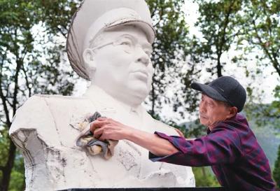 宜昌“将军岛”上，老兵夫妇守了8年……