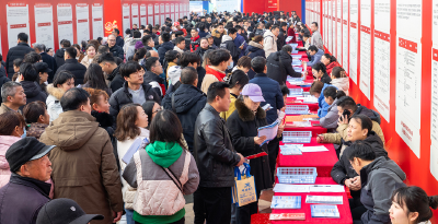 15年紧绷的嘴角，终于笑了！黄石这波 “家门口就业” 太暖太硬核！