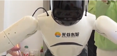 记者换岗体验 | 人形机器人操作师：我给机器人当老师