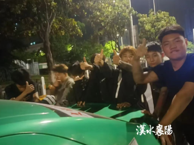 深夜街头，少年电话“摇人”：该出手时就出手！