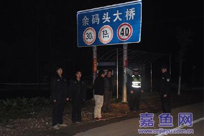 潘家湾镇开展夜间巡逻推进平安建设