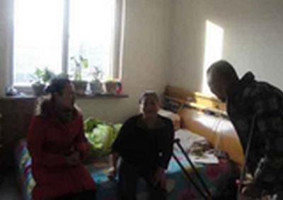 县残联慰问困难残疾人家庭