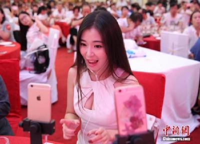 网络直播大行其道：狂欢还是泡沫？市场未来几何？