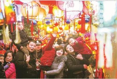 赏月观灯今晚正当时 十五月亮十五圆时隔三年再登场