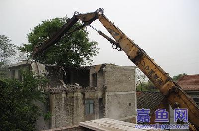 我县依法拆除违建1100平方米