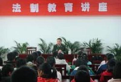 陆溪中学开展法制教育讲座