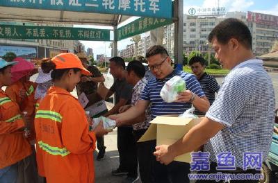 县规划执法局开展夏日送清凉慰问活动