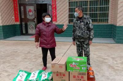 渡普镇关心患者家属生活