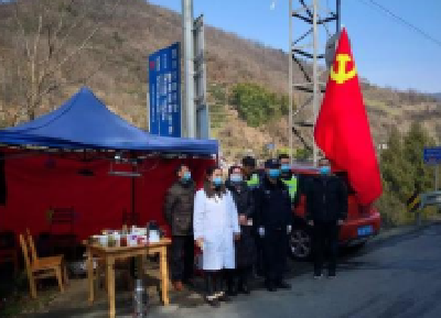 【党旗飘扬】疫情防控，无职党员在行动