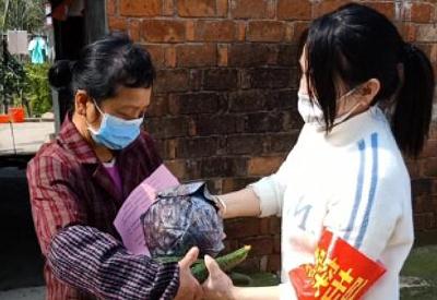 【一线写实】细致服务稳民心