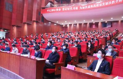 嘉鱼三级干部会议强调：展现新担当夺取双胜利