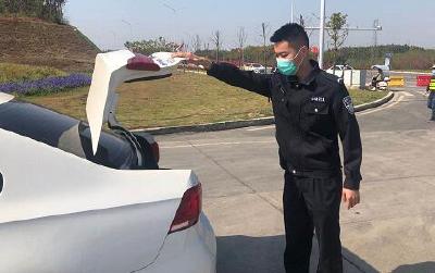 嘉鱼东的“坚守者”们