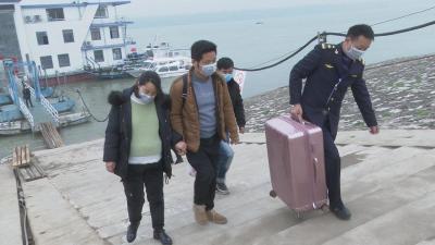 凌晨滞留船舶上有人临产，他全程协调跟进—— 一次暖心的护送