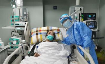 县领导看望慰问嘉鱼籍援鄂海军医务人员家属
