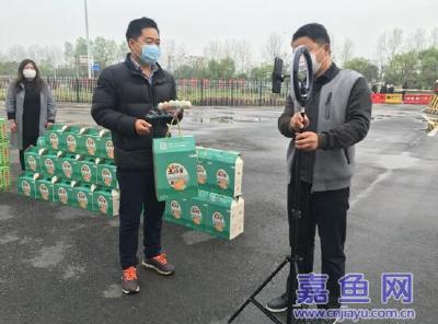 养鸡老总抖音直播卖鸡蛋