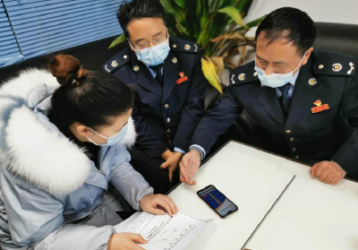 嘉鱼县税务局牵线助力崇阳企业复产