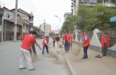 高铁岭镇干部以日常行动践行爱国卫生行动