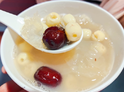 嘉鱼：千年贡莲 养颜佳品