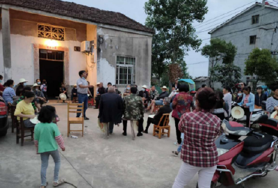 潘家湾镇：“农家夜话”搭建干群“连心桥”  