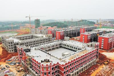 嘉鱼首座大学主体建筑完工