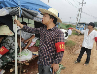 【防汛红榜】纪检干部王竟成：围堤上的“360卫士”