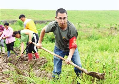 防汛救灾 新街镇纪检干部在一线