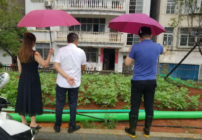 梁家山社区积极防汛排涝
