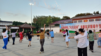 高铁岭镇：百姓舞台异彩纷呈