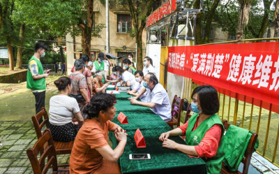 嘉鱼举办“爱满荆楚”健康维护助力健康幸福社区活动